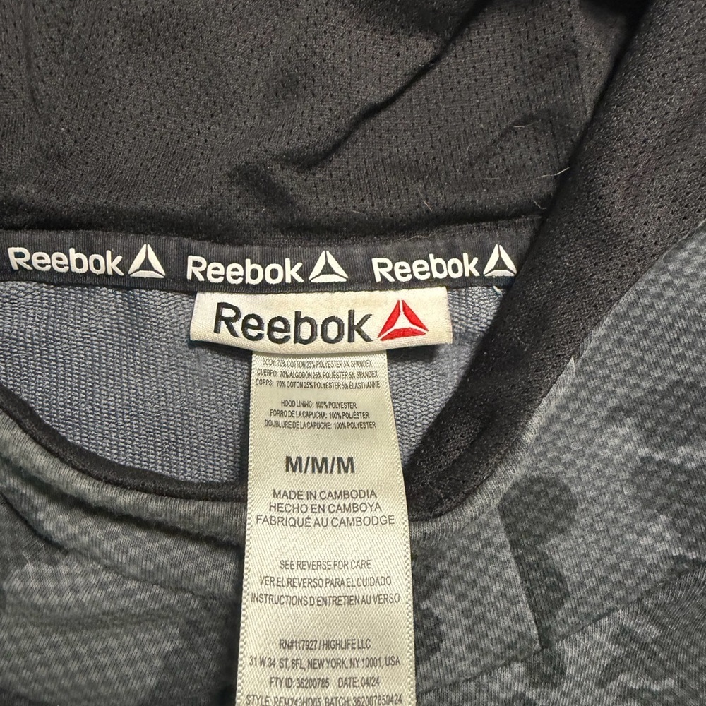 Bundle only! Must be with $15 or more Reebok Charcoal and Black Performance Hood - Picture 2 of 5